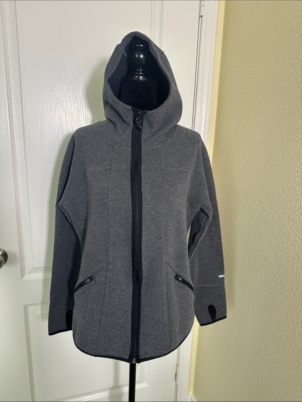 Avalanche Women’s Hooded Jacket - Charcoal Gray. Black trim. Size Large